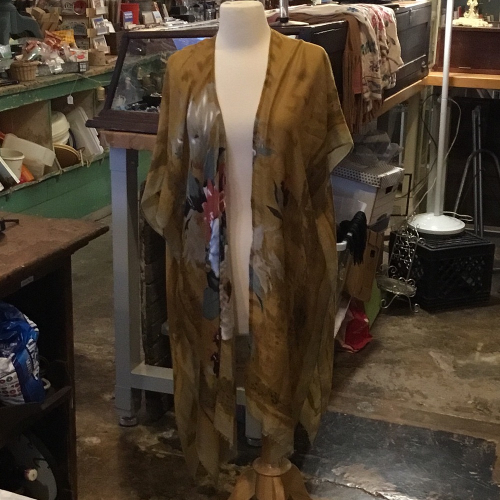 0265 North Boheme Tan Floral Kimono; EUC one size
